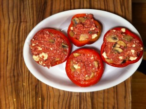 Gefüllte Paprika und Tomaten