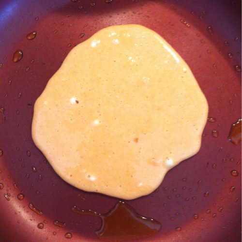 Tripple Pancake Turm mit Proteinpulver Pfanne