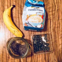 Haferflocken Bällchen mit Banane und Blaubeeren Zutaten